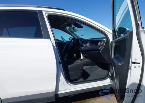 2018 Toyota Rav4 Xle z USA, uszkodzony, nr VIN 2T3WFREV8JW484448